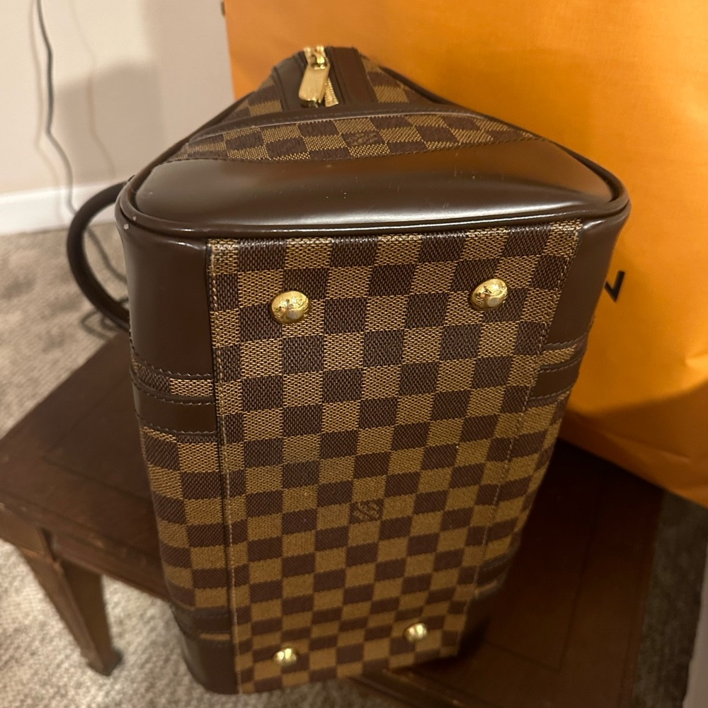 Louis Vuitton Berkeley - Picture 7 of 16